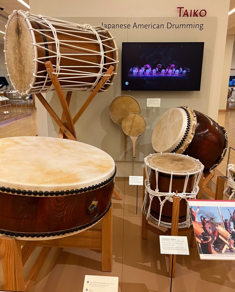 alt txt = "Large and small wooden drums from Japanese culture."