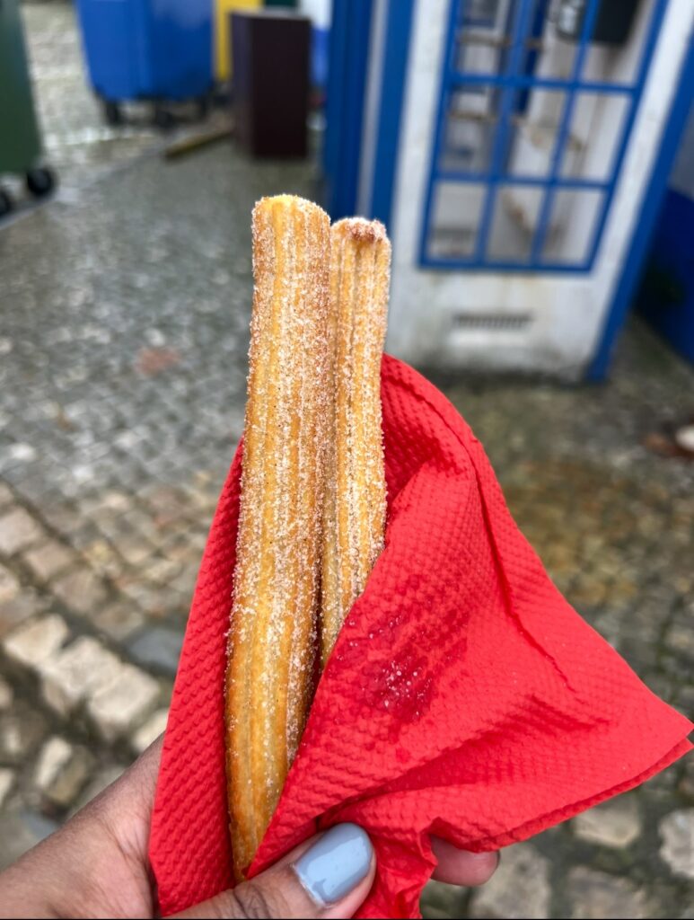 alt txt = "Fried dough dessert covered in sugar".