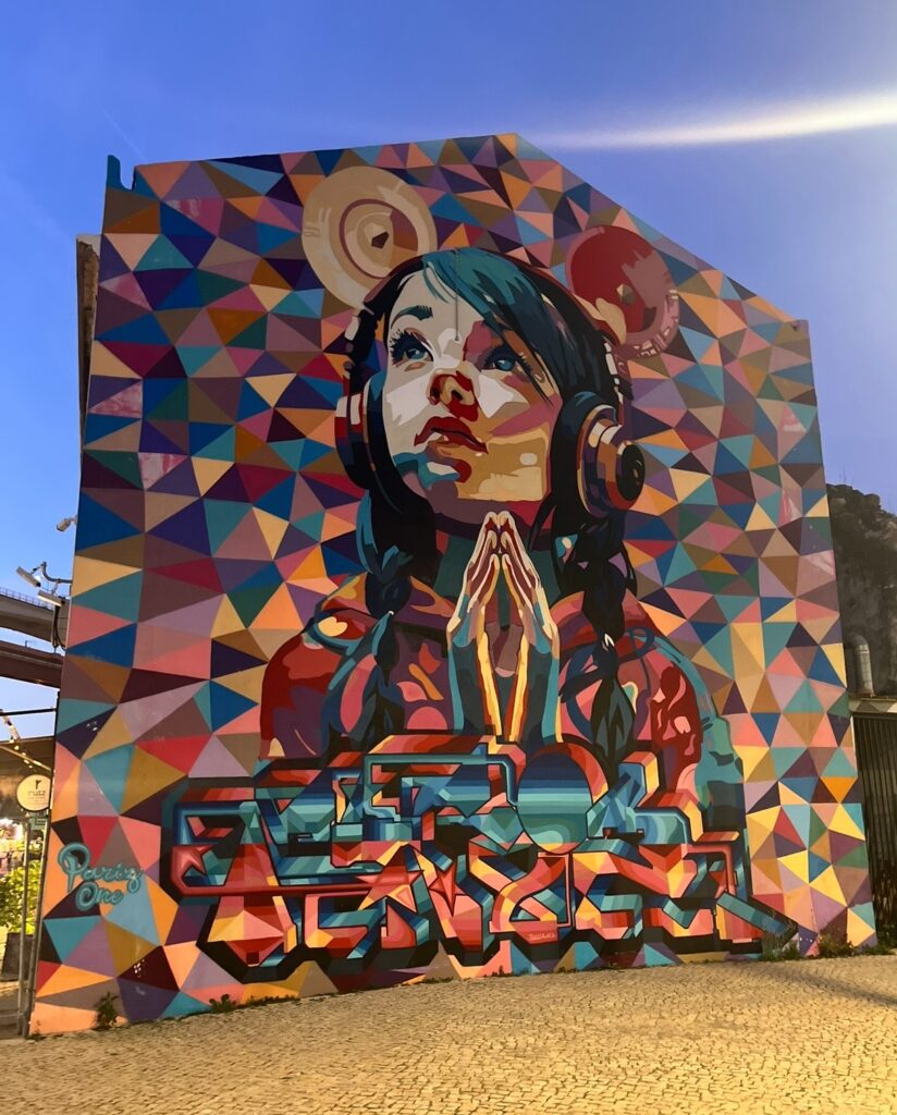 alt txt = "Street art mural".